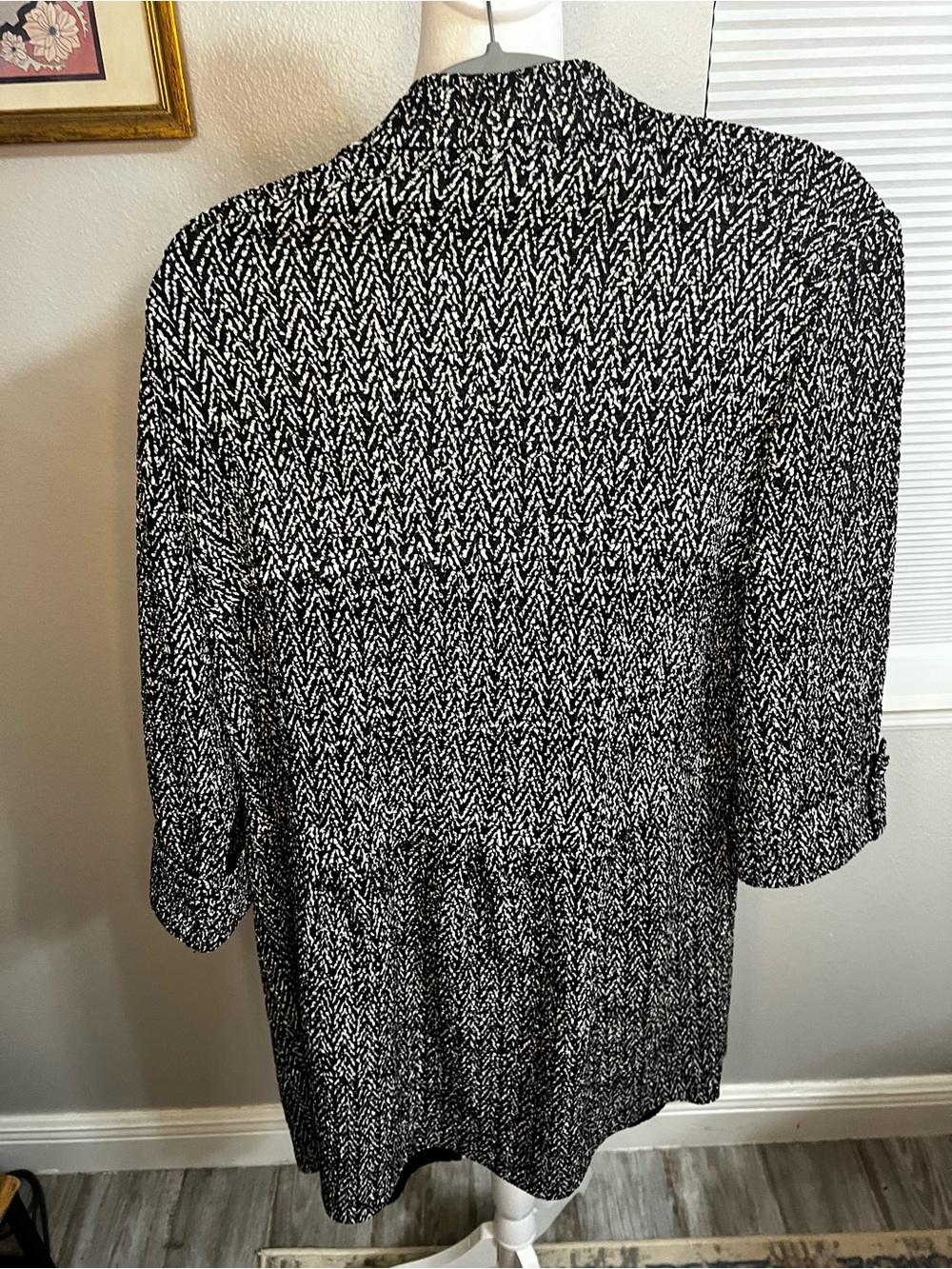 Chico's Design Black & White Coat
Dress Size 2 Stretch Crinkle lightweight - Picture 10 of 14